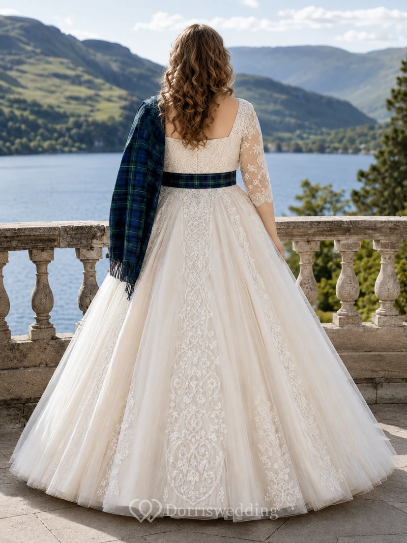 Brautkleid in Übergröße: Schottisches Tartan-Schalkleid mit halben Ärmeln, eckigem Ausschnitt und Spitze view 2