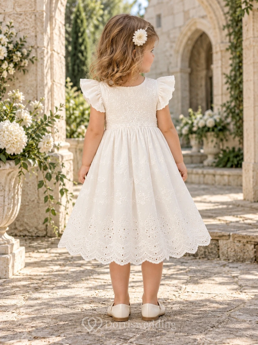 Robe de demoiselle d'honneur ivoire mi-longue, coupe trapèze, œillets, manches papillon, ourlet festonné et froncée view 2