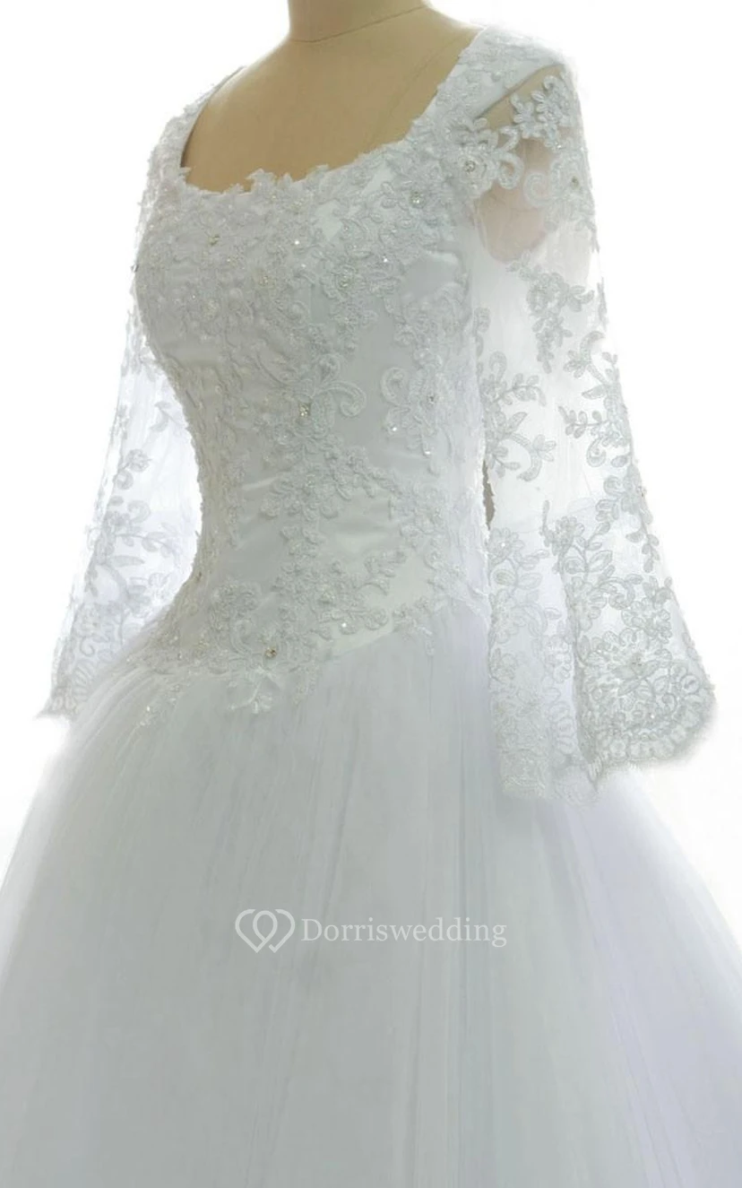 A-Linien-Kleid in Teelänge mit schulterfreiem Ausschnitt, eckigen Ärmeln, Perlenstickerei, Tüllspitze und Pailletten aus Satin view 3