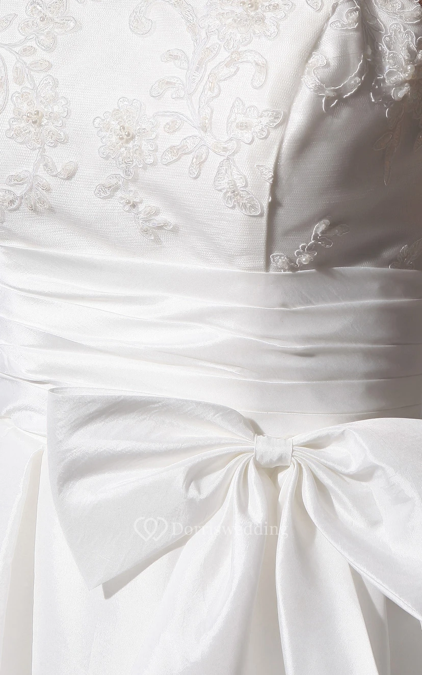 Kurzes Spitzenkleid mit tiefem V-Ausschnitt am Rücken, Schärpe und Schleife view 5