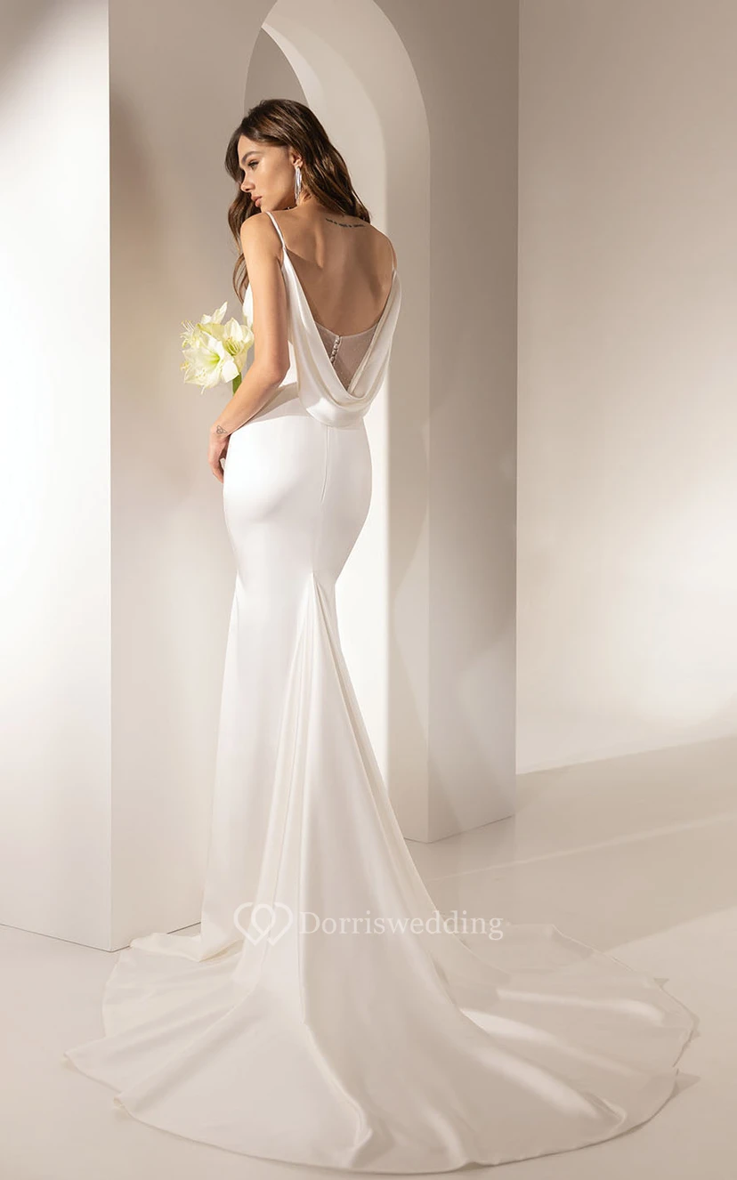 Vestido de novia sencillo de gasa con tirantes finos y escote drapeado, con cola de corte. view 2