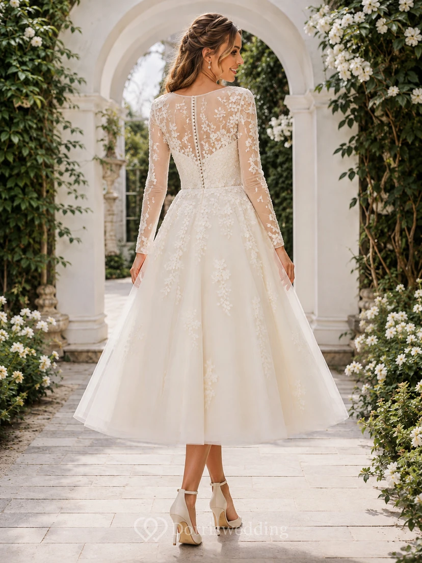 Vestido de cóctel de boda modesto, de corte A, largo midi, con encaje floral y mangas largas, estilo romántico, con escote barco ilusión y silueta de ilusión. view 2