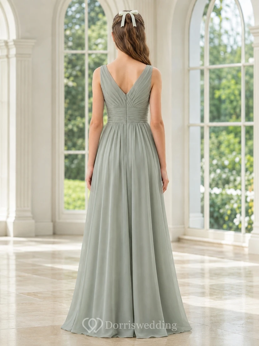 Vestido de dama de honor juvenil color verde celadón plateado, corte en A, escote en V, sin mangas, elegante y formal. view 2