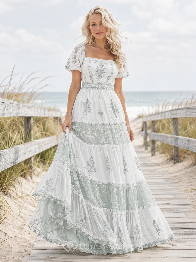 Celadonfarbenes, gestuftes, knöchellanges Brautkleid im Boho-Stil mit Blumenmuster und kurzen Ärmeln