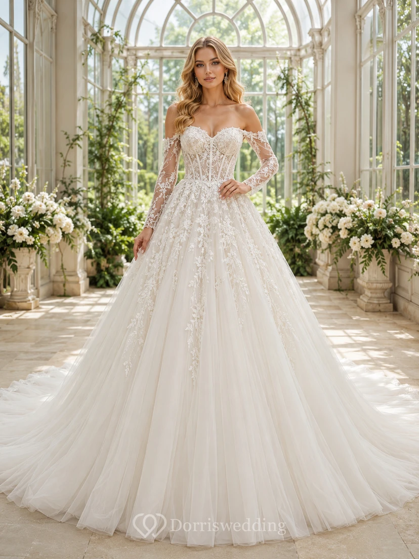 Trägerloses, herzförmiges Ballkleid mit floraler Spitze und romantischer Kapellenschleppe