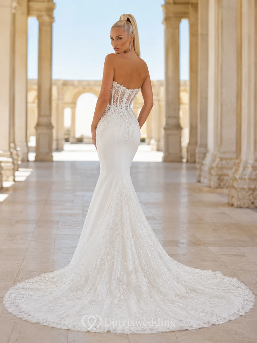 Robe de mariée sirène bustier en satin et dentelle diaphane, décolleté cœur, traîne cathédrale, jupe amovible, robe de bal view 2