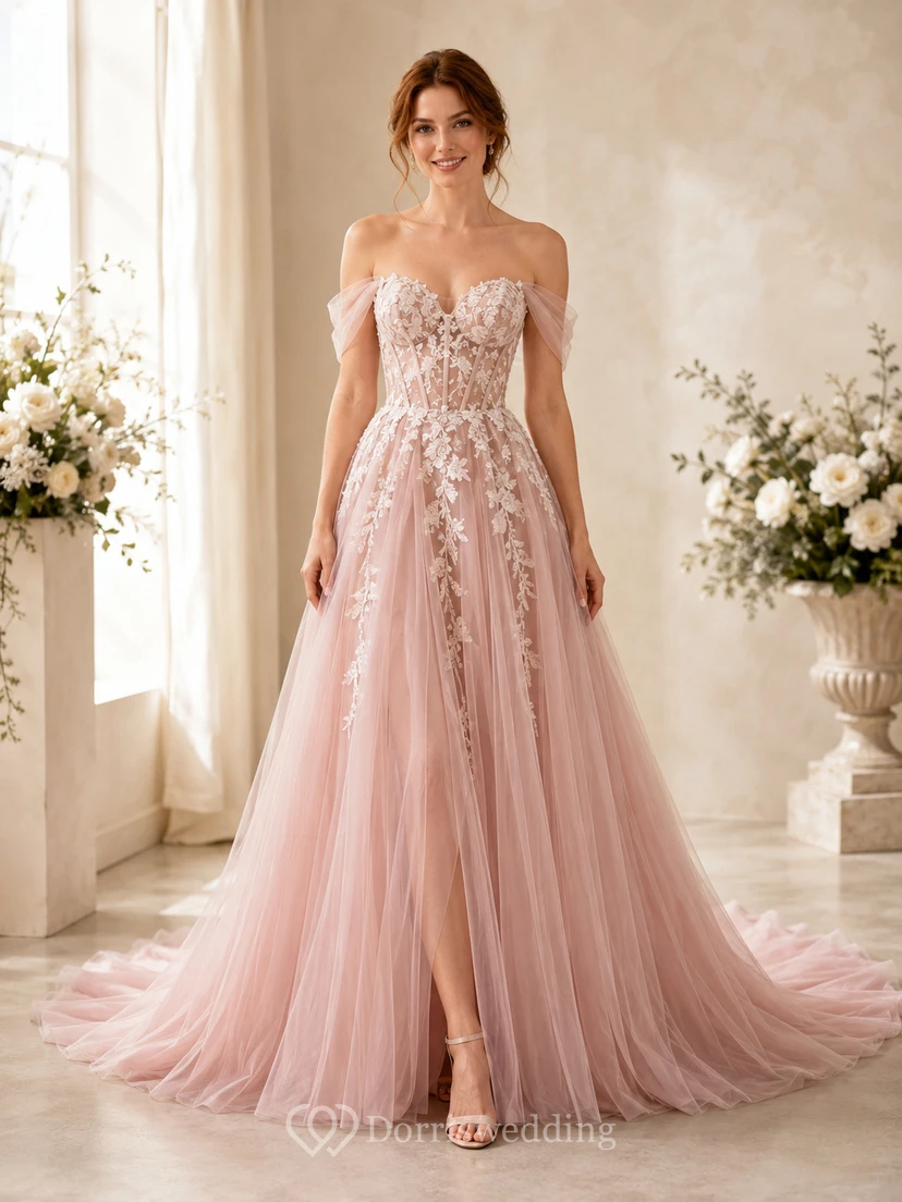 Robe de mariée bustier rose poudré en tulle et dentelle florale à encolure cœur, coupe trapèze, style court