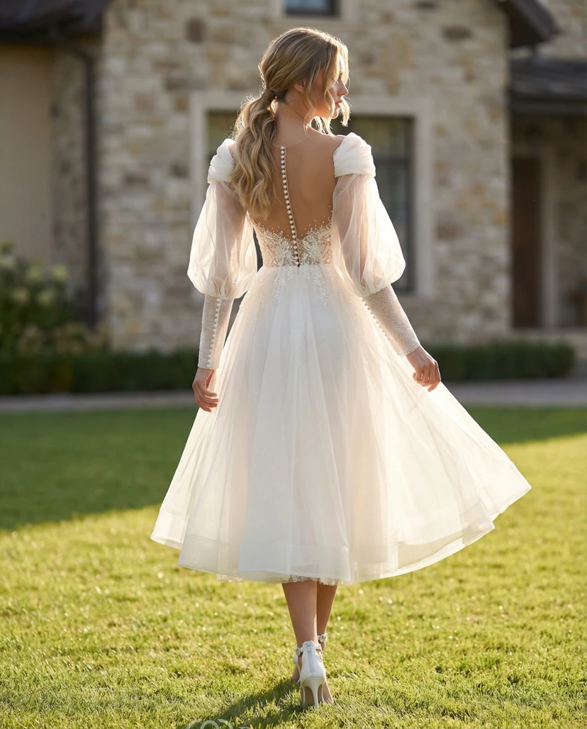 Robe de mariée courte à manches longues grande taille view 2