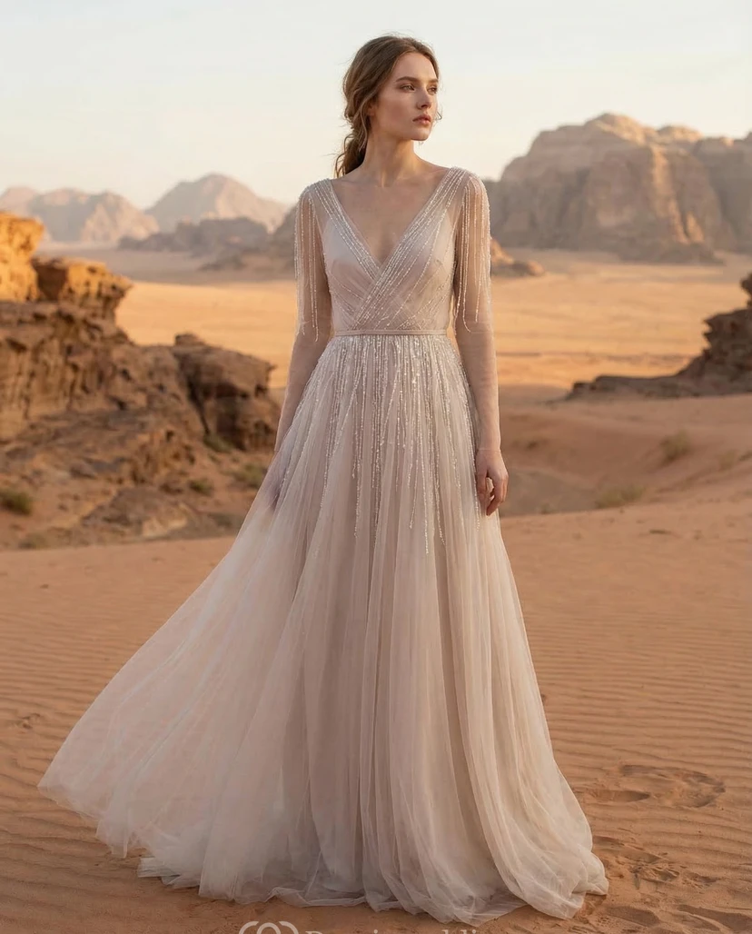 Brautkleid aus Tüll mit V-Ausschnitt und Perlen