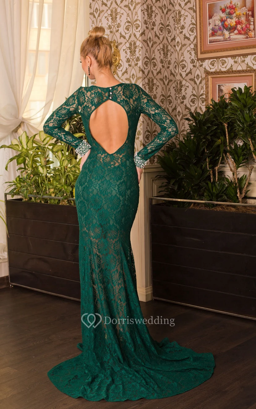 Vestido largo de encaje con escote tipo ojo de cerradura, cola de sirena, detalles de joyas, mangas largas y pliegues. view 2