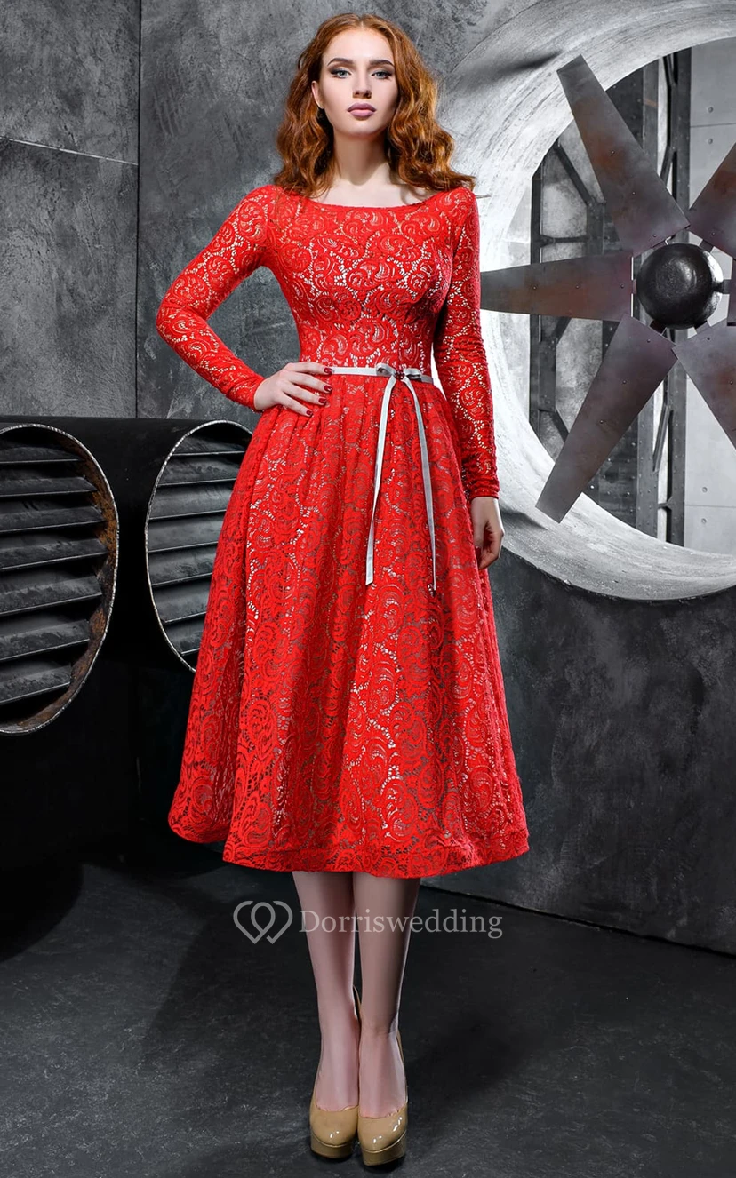 Sexy, wadenlanges Cocktailkleid aus Spitze mit U-Boot-Ausschnitt und Schärpe