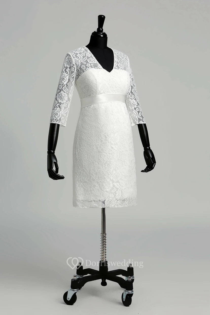 Robe de mariée en dentelle, coupe trapèze, col en V, manches illusion 3/4, longueur genou. view 15