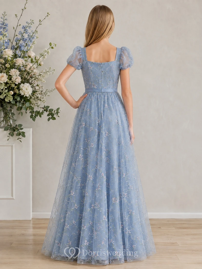 Himmelblaues Brautjungfernkleid im A-Linien-Schnitt mit eckigen, kurzen Ärmeln und Puffärmeln/Ballon-Blumenmuster im Boho-Stil view 2