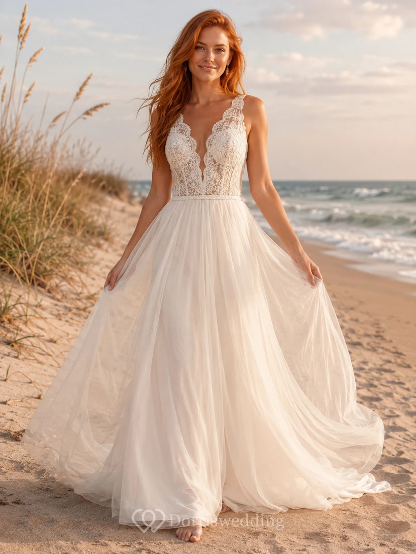 Robe de mariée trapèze en tulle à bretelles en dentelle, style plage, pour une destination de mariage.