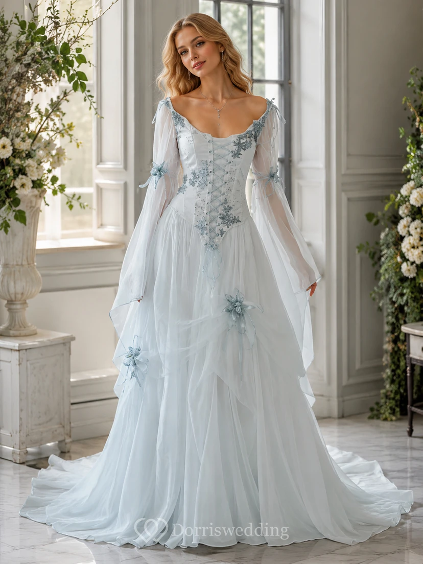 Robe de bal en mousseline de tulle, coupe trapèze, longueur au sol, traîne courte, manches longues et laçage au dos. view 2
