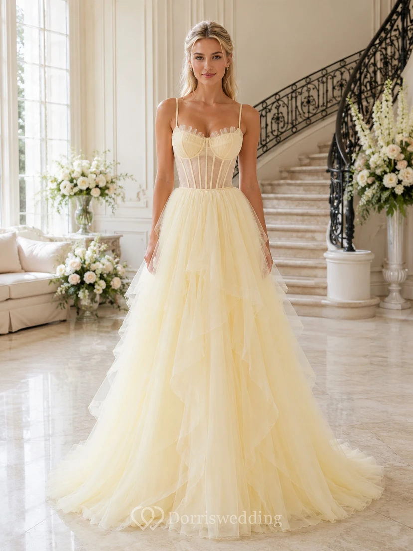 Vestido de gala de tul con tirantes finos y corsé color amarillo pálido para bodas en capilla