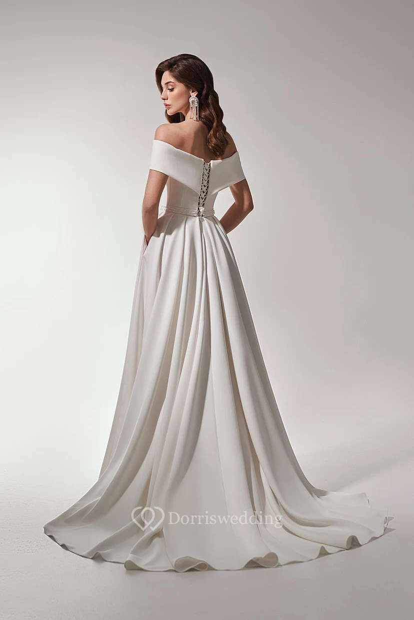 Robe de mariée corset empire en satin à épaules dénudées avec perles à la taille view 2