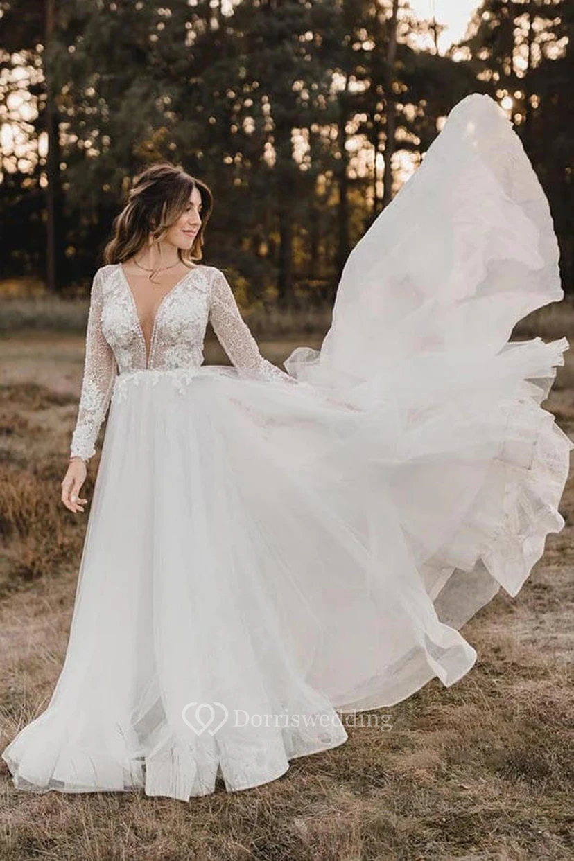 Langärmeliges Brautkleid im Landhausstil mit Illusionseffekt, tiefem V-Ausschnitt, Spitze und Tüll, tiefem Rückenausschnitt view 2
