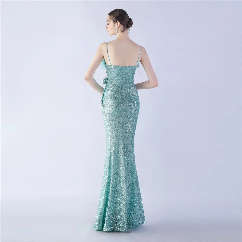 Vestido de noche de alta gama para bodas, con flores y detalles de plumas de avestruz. view 33