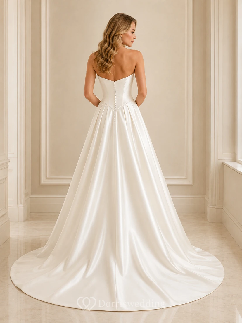 Robe de mariée minimaliste en satin, coupe trapèze, bustier cœur, traîne. view 2