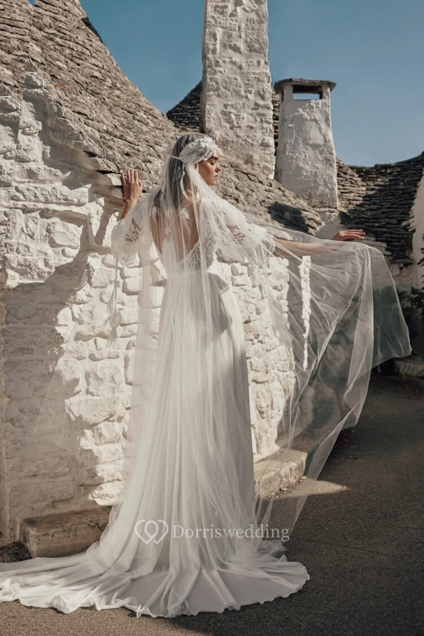 Robe de mariée d'été bohème à manches bouffantes, style empire, en mousseline et dentelle. view 2