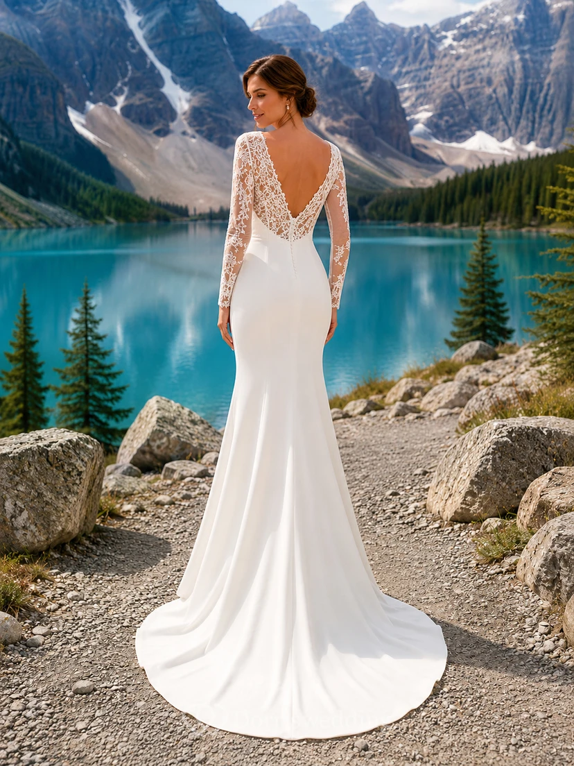 Robe de mariée sirène en crêpe de dentelle à manches longues pour une destination alpine view 2