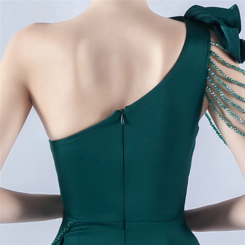 Vestido de noche de satén plisado con hombros descubiertos y escote alto, bordado a mano con cuentas y flores, para mujer. view 25