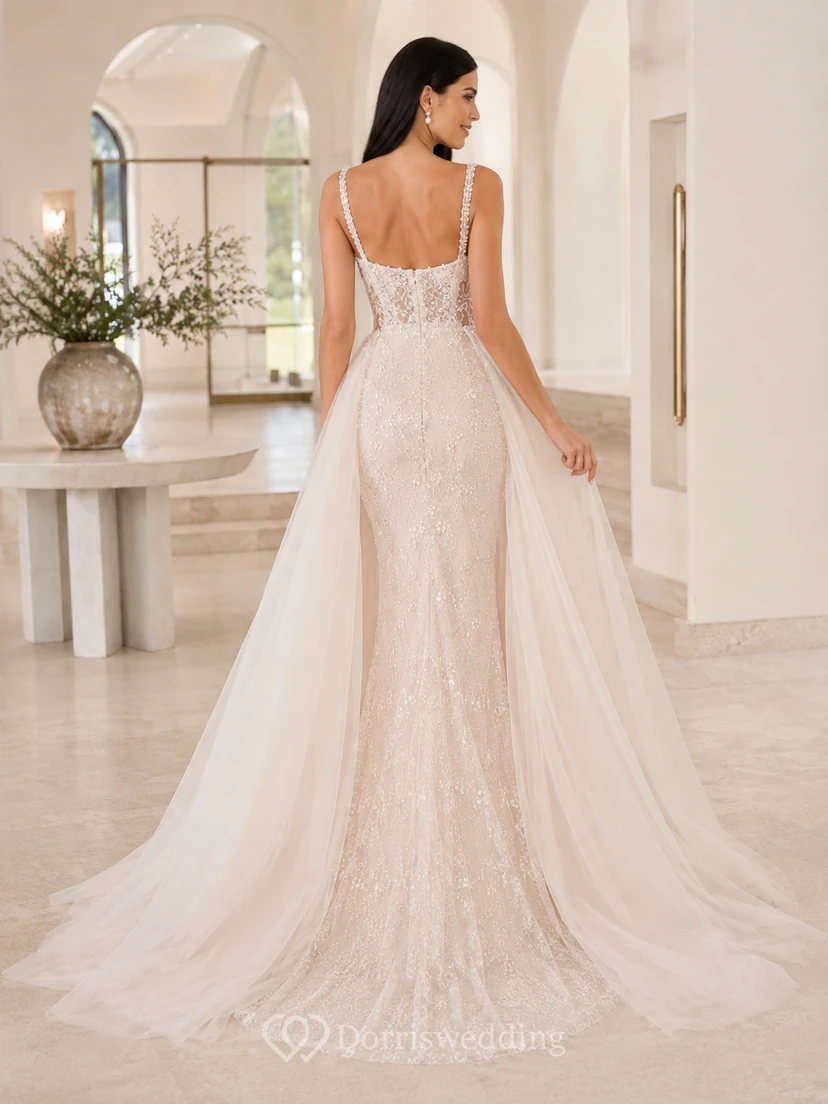 Robe de mariée fourreau à bretelles carrées, ornée de perles, avec surjupe amovible et traîne courte view 2