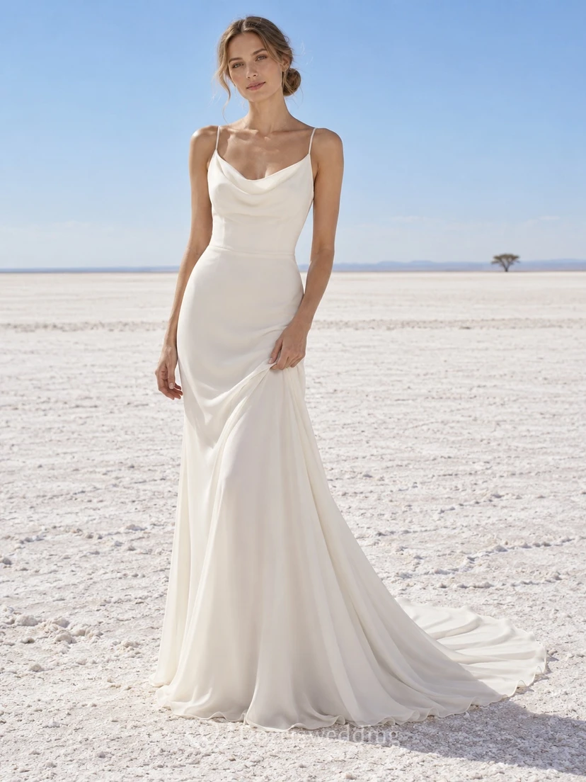 Vestido de novia sencillo de gasa con escote drapeado, tirantes finos y espalda drapeada.