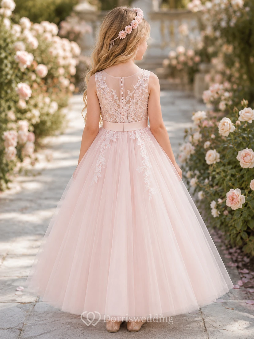 Robe de demoiselle d'honneur en dentelle rose poudré et tulle, coupe trapèze, manches courtes, col rond, longueur thé view 2