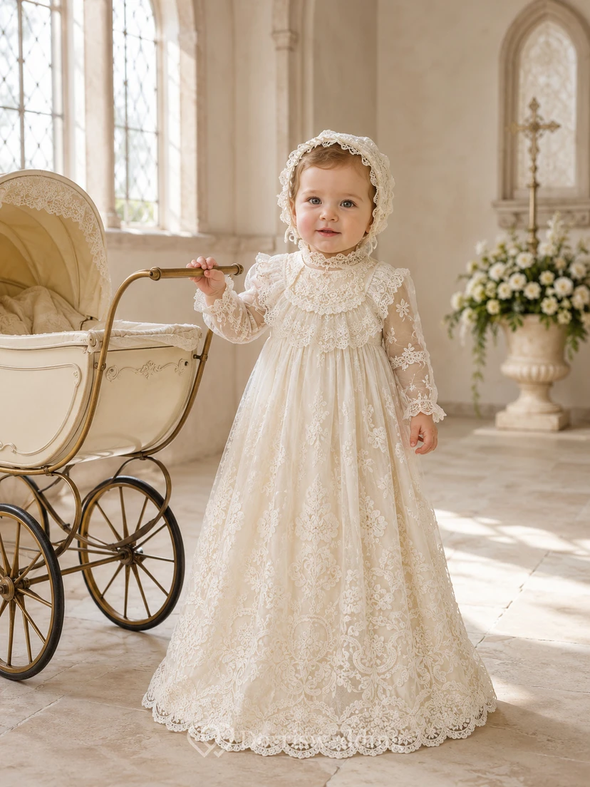 Vestido de bautizo modesto de estilo clásico, corte en A, largo hasta el suelo, cuello alto, manga larga, tul, encaje y botones en la espalda.