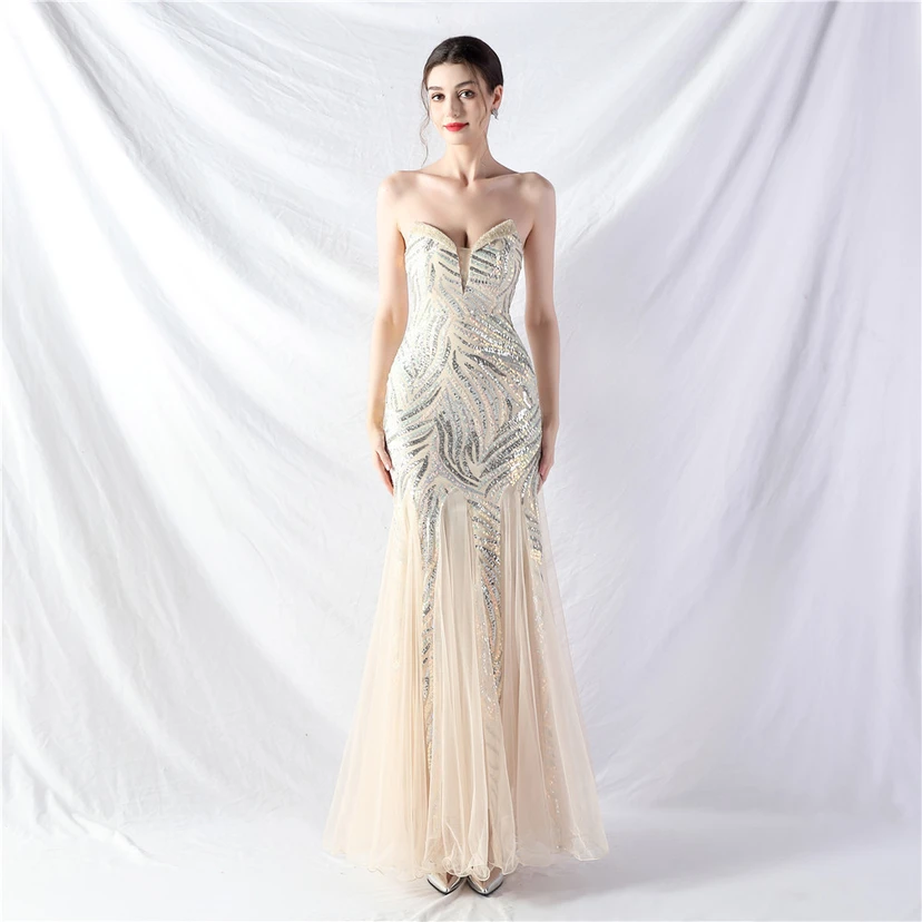Schwer gearbeitetes, perlenbesetztes Abendkleid aus Netzgewebe mit superdichter Paillettenbesatz view 55
