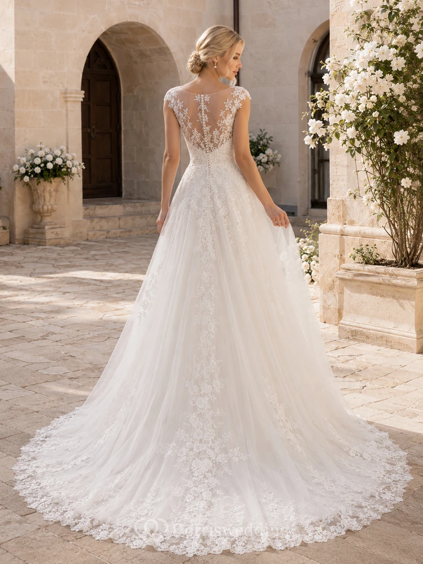 Robe de mariée romantique en dentelle, manches courtes, coupe trapèze, traîne chapelle, taille naturelle view 2