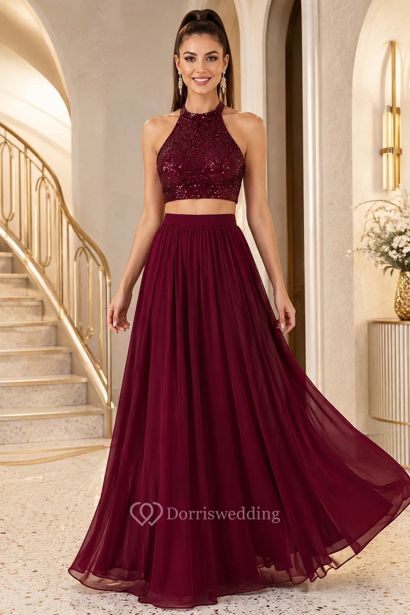 Robe de soirée deux pièces bordeaux en mousseline, coupe trapèze, dos nu, avec haut court orné de perles