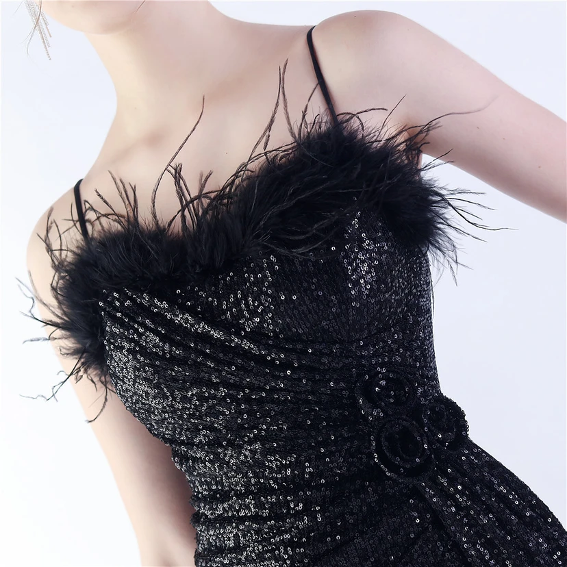 Vestido de noche de alta gama para bodas, con flores y detalles de plumas de avestruz. view 17