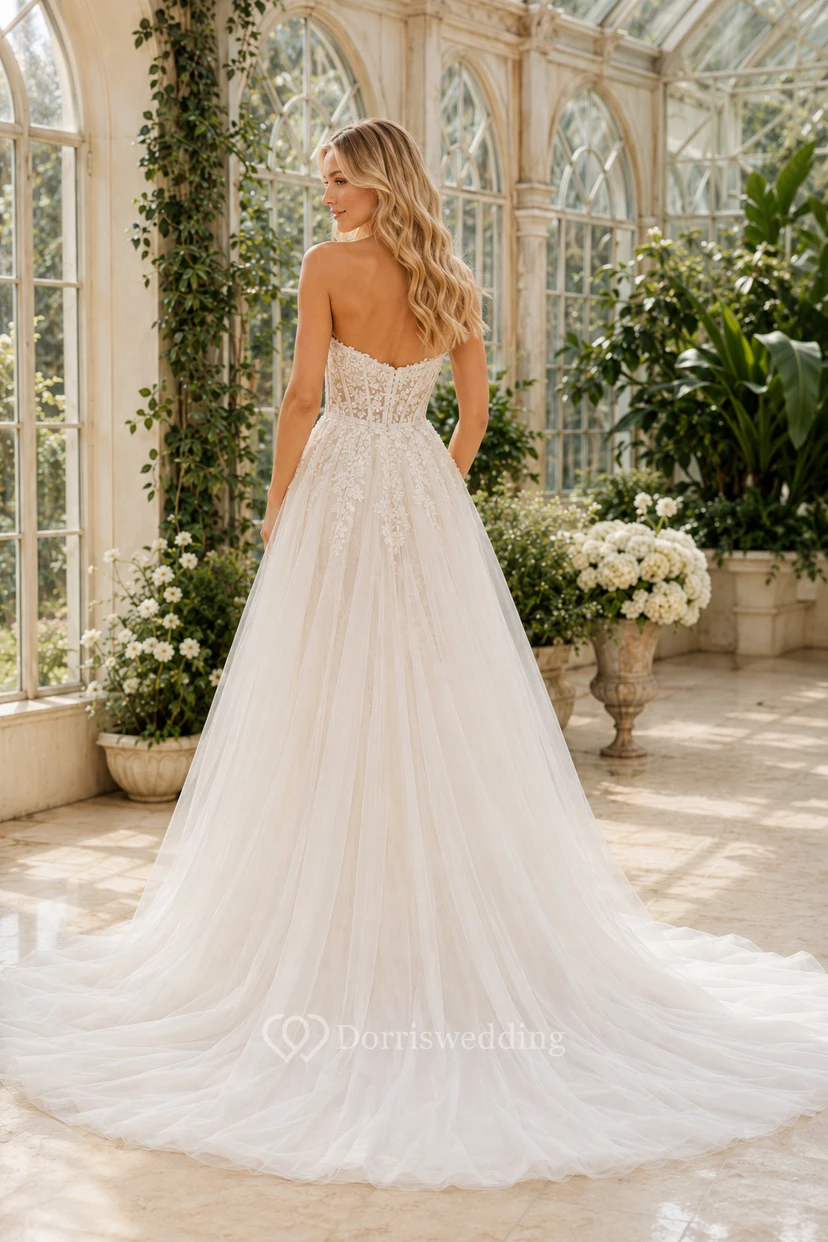 Brautkleid aus Spitze und Tüll, A-Linie, trägerlos, herzförmig, mit Schleppe view 2