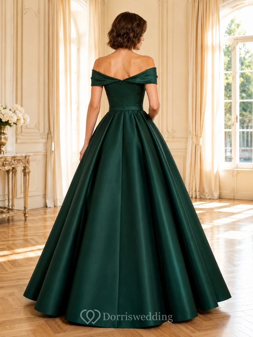 Vestido de fiesta largo de satén verde oscuro de lujo, con hombros descubiertos y manga corta. view 2