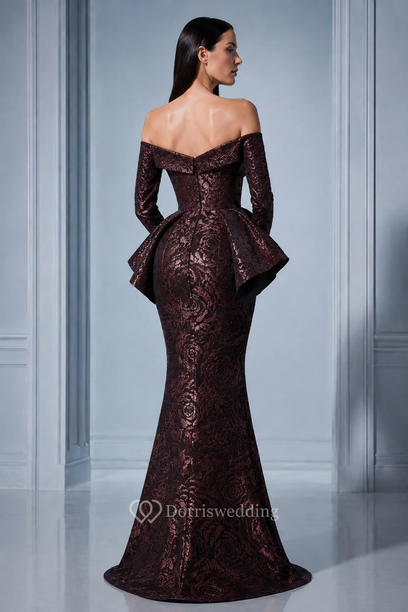Robe de soirée sirène bordeaux en dentelle à épaules dénudées et taille péplum view 2