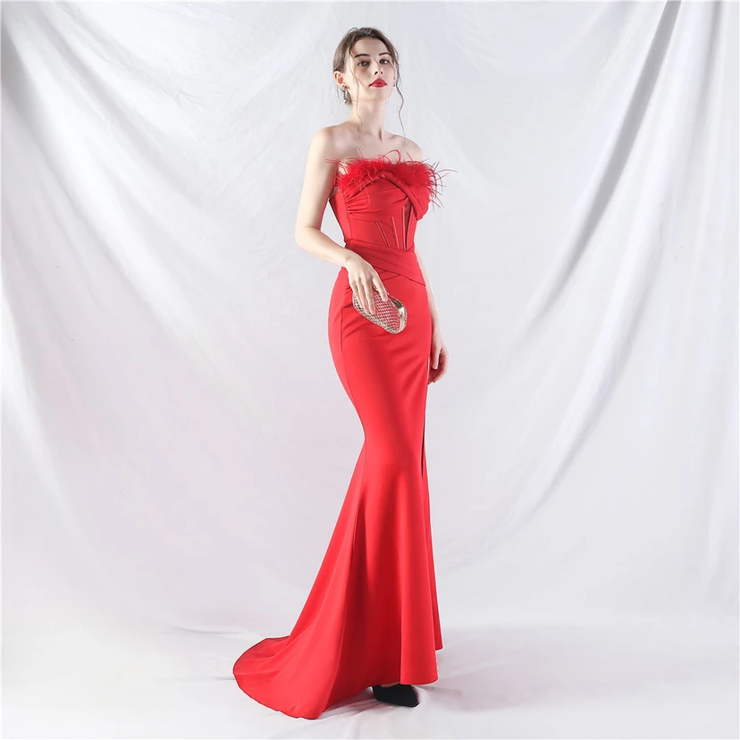 Fischgrätmusterweste, tailliertes Satinkleid mit Faltenwurf, handgefertigtes High-End-Abendkleid mit Straußenfedern view 41