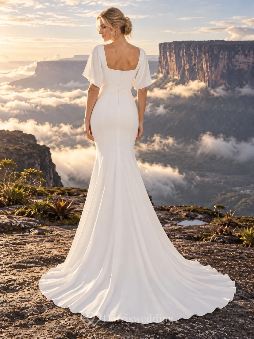Vestido de novia de crepé estilo sirena con escote cuadrado, mangas tres cuartos sueltas y corpiño ajustado. view 2