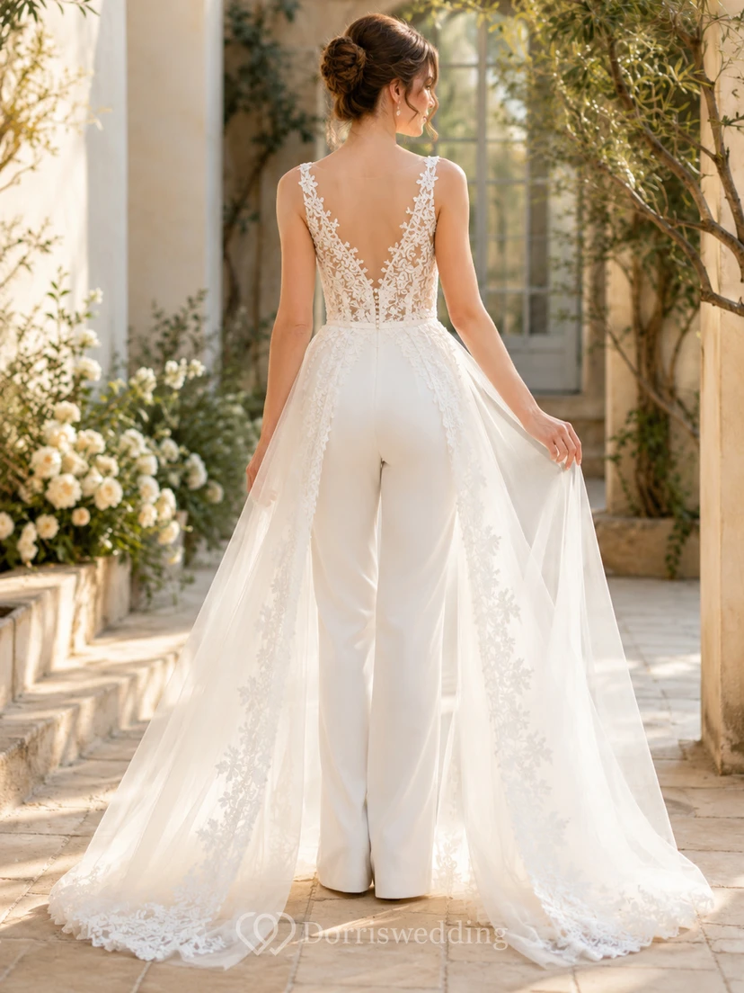 Combinaison de mariée en dentelle à décolleté en V profond illusion avec surjupe amovible view 2