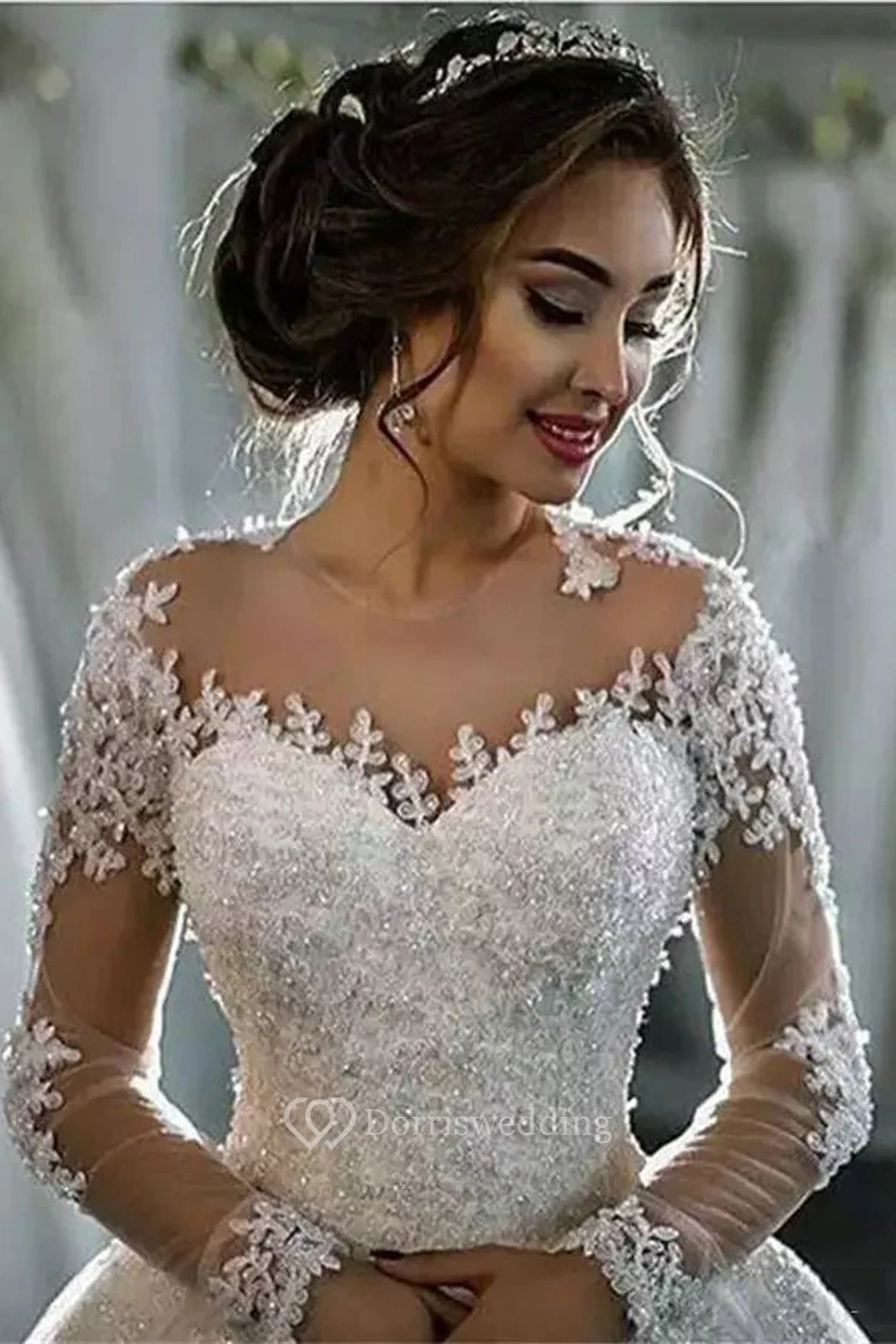 Vestido de novia de princesa con cola de encaje y tul, corte A, estilo princesa. view 4