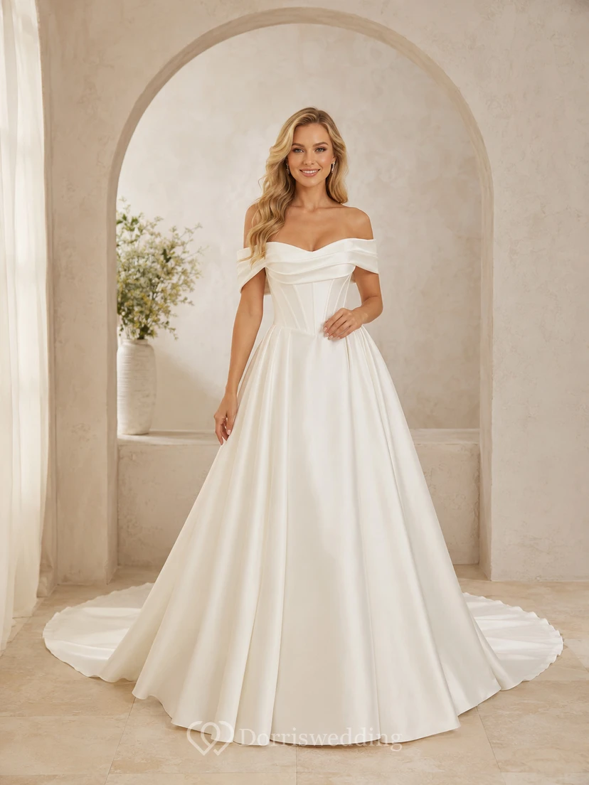 Robe de bal en satin plissé à épaules dénudées et manches courtes, avec traîne chapelle et coupe sculpturale. Robe de mariée de luxe.