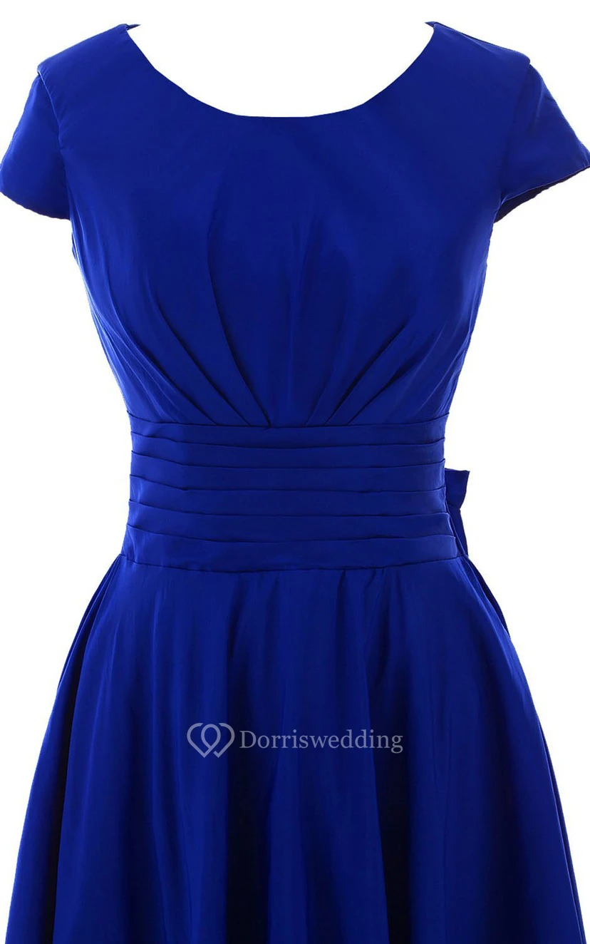 Kurzärmeliges, knielanges, plissiertes Chiffonkleid mit Schleife view 19