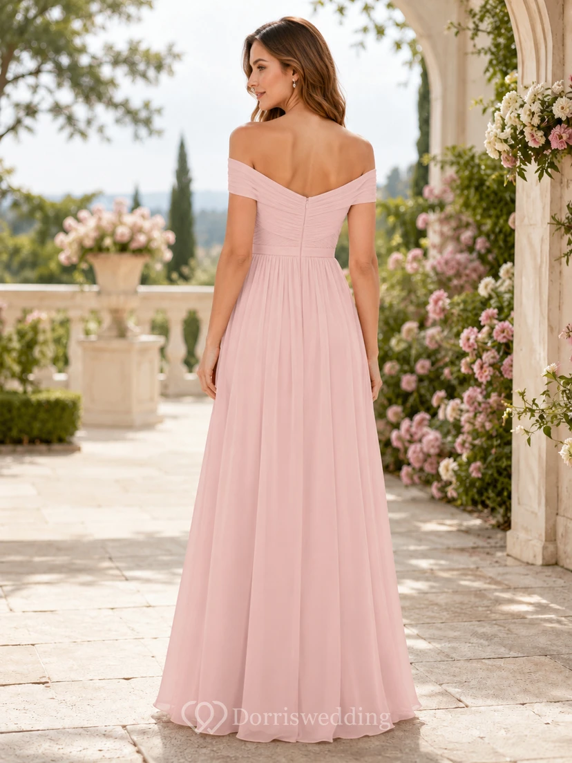 Vestido de dama de honor romántico de gasa color rosa empolvado, corte A, largo hasta el suelo y con hombros descubiertos view 2