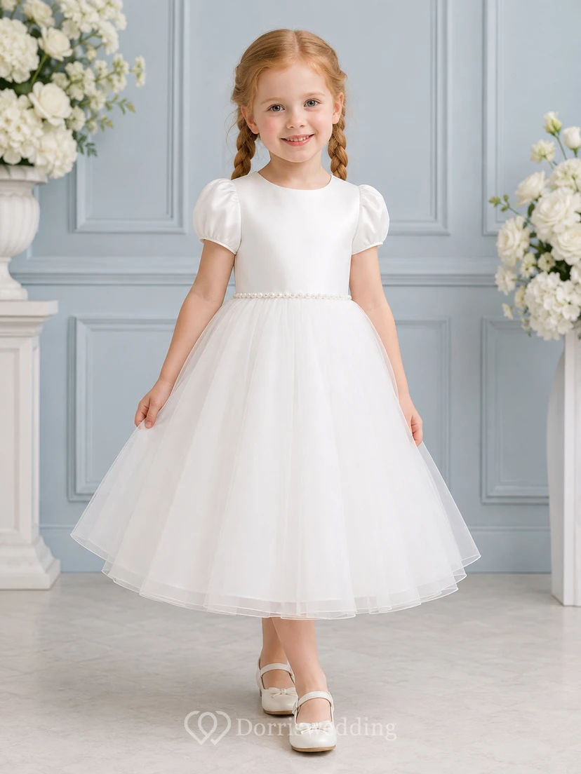 Klassisches, teelanges A-Linien-Brautkleid aus Satintüll mit Rundhalsausschnitt, Puffärmeln und Perlenverzierung für Blumenmädchen
