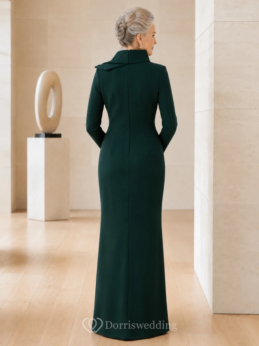 Dunkelgrünes, elegantes und außergewöhnliches Mutterkleid mit skulpturalem Stehkragen, langen Ärmeln und bodenlangem Meerjungfrauen-Schnitt – ein modernes, formelles Abendkleid view 2