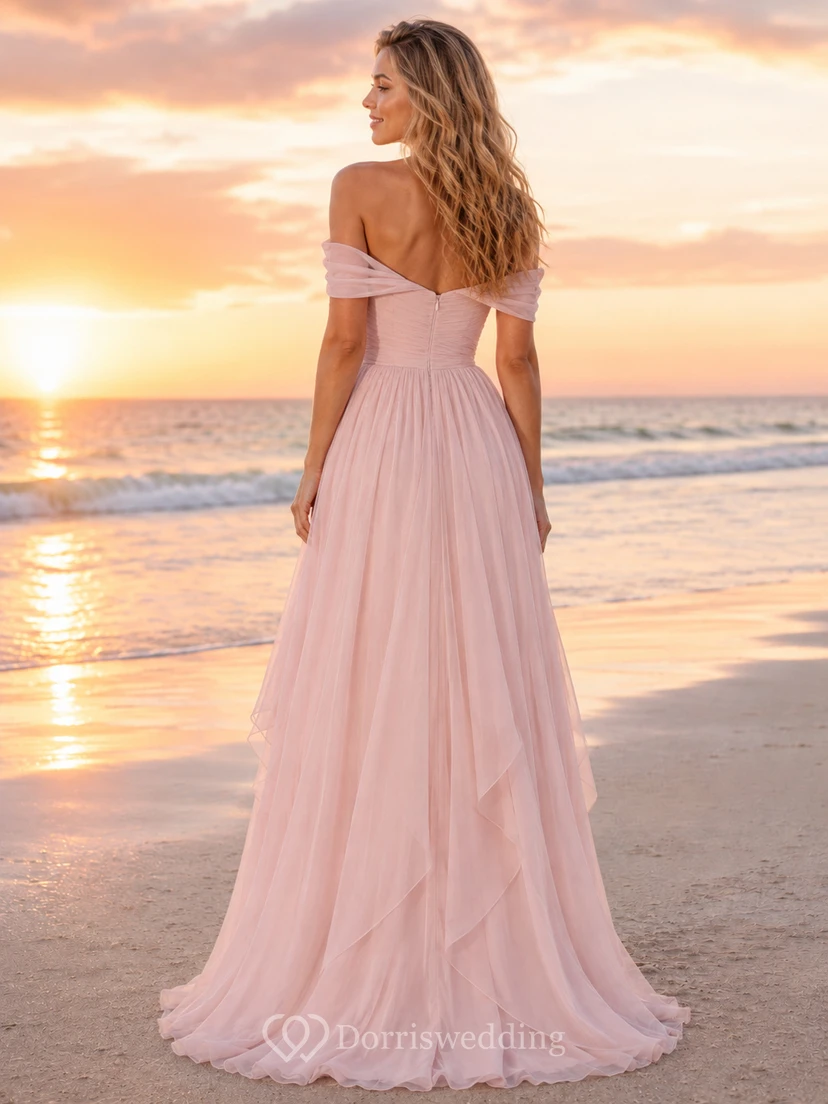 Rosafarbenes, schulterfreies, mehrlagiges Chiffon-Brautkleid im Strand-Sonnenuntergangs-Stil view 2