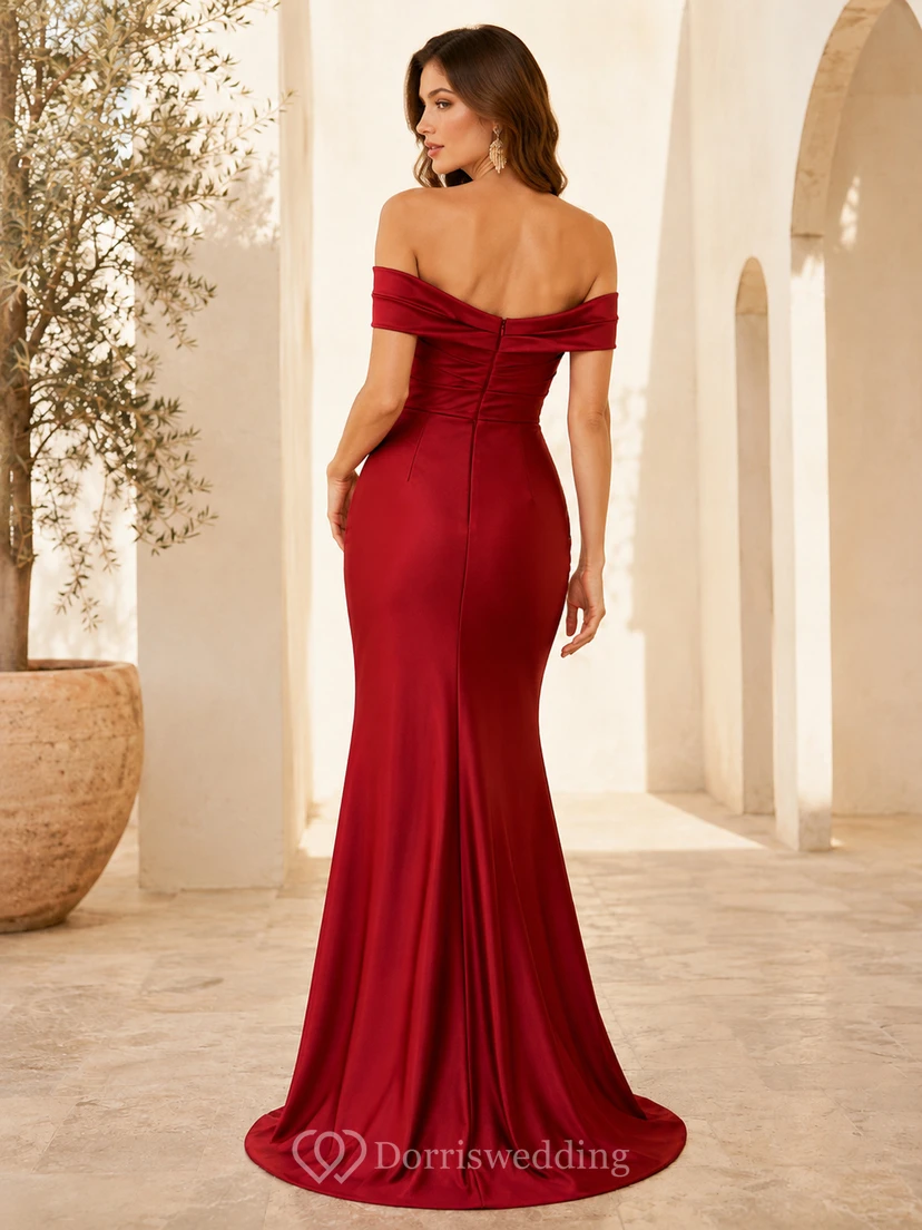 Vestido de fiesta largo de sirena con escote Bardot, fruncido, cremallera en la espalda y cola de barrido, color rojo satinado. view 2