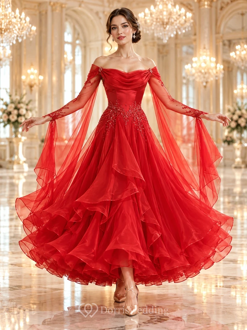 Robe de bal rouge en mousseline à volants, épaules dénudées et manches drapées.